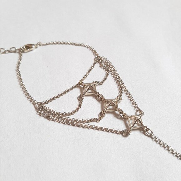 French Connection Gold Tone Finger Ring Hand Chain Bracelet | Ring Size 7 - Picture 4 of 6